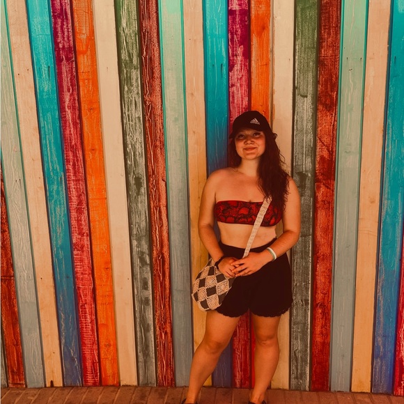 Meet your Posher, Brianna - Picture 4 of 8